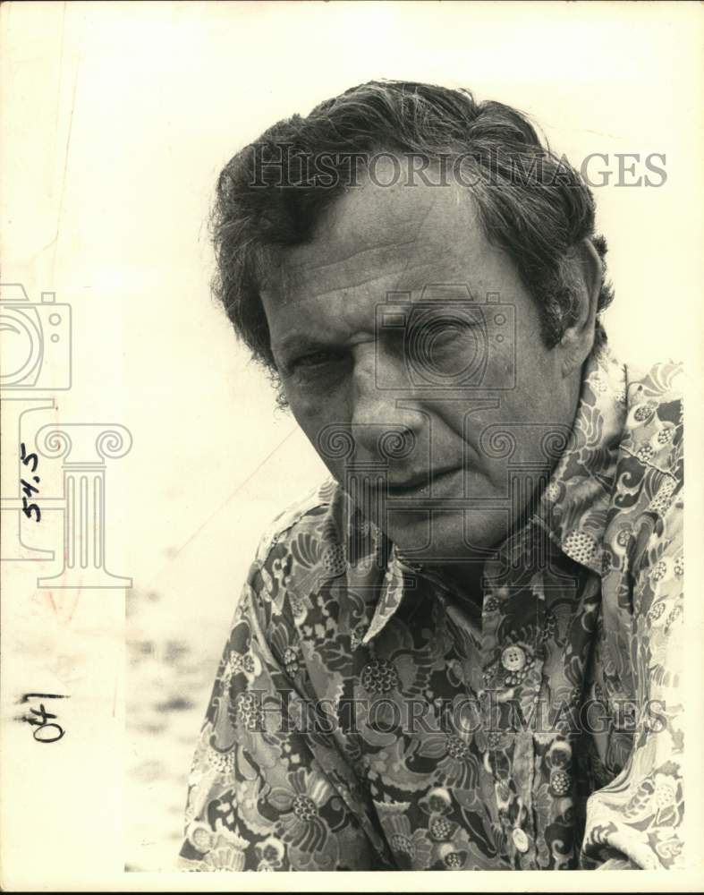 1974 Press Photo Author Clifford Irving's face reflects concern over his future - Historic Images