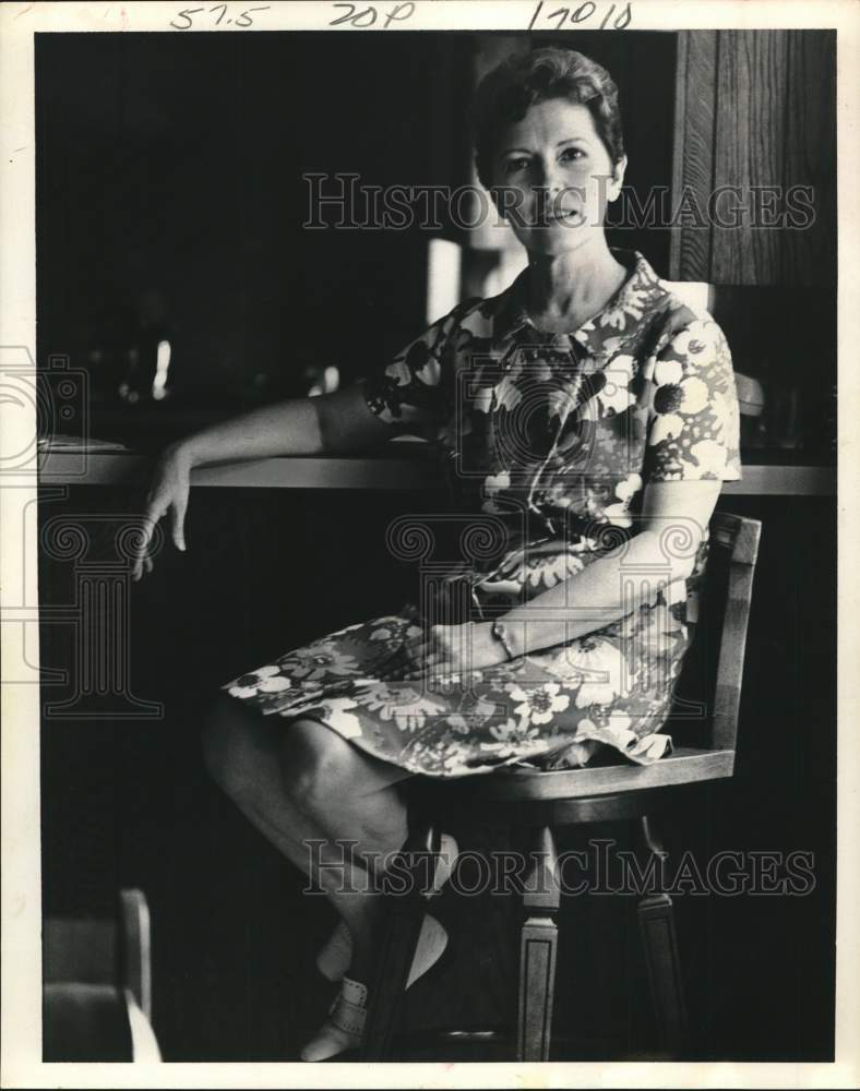 1969 Hazel Kiley, housewife and television actress-Historic Images