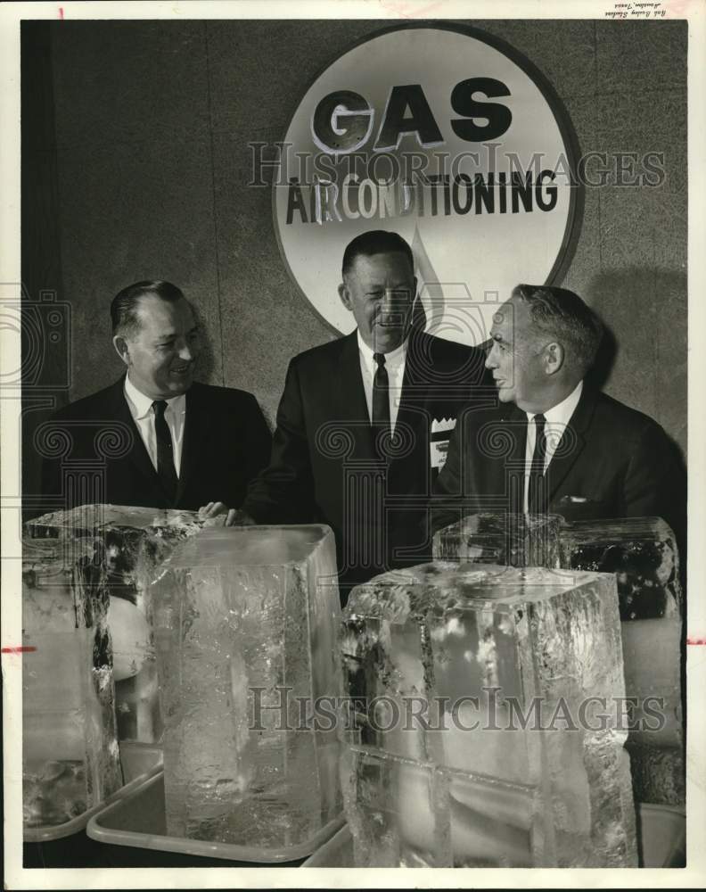 1964 United Gas executives use 500 lbs of ice at Houston conference-Historic Images