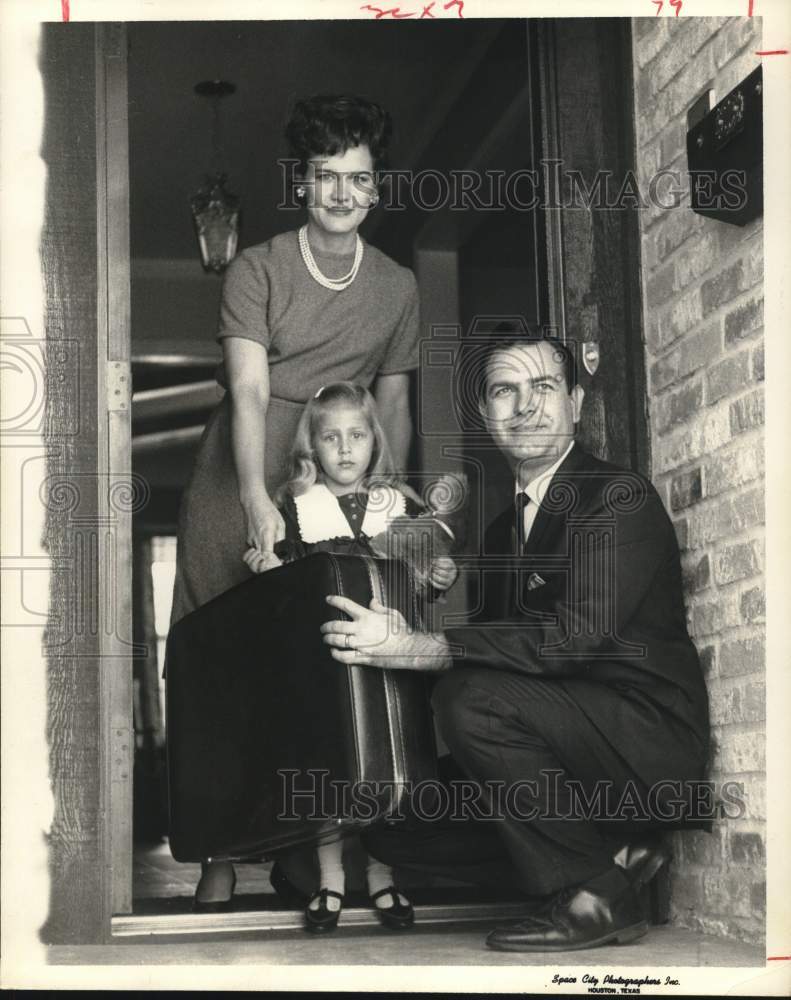 1967 Missionary Johnny Jackson bids farewell to wife and daughter-Historic Images