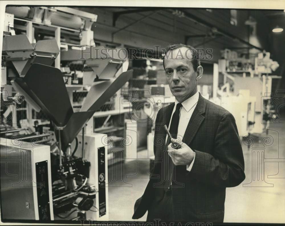 1965 Mira-Pak president W.C. Leasure of Houston-Historic Images