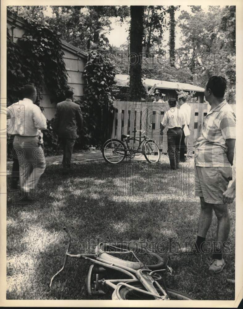 1963 Police officers at the home of Roy Jacobs Sr.-Historic Images