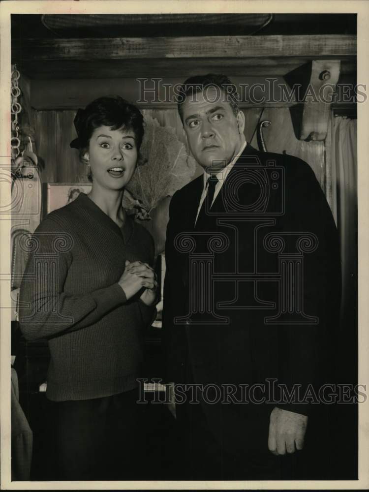 1964 Press Photo Actor Raymond Burr in Scene with Actress - hcb13033- Historic Images