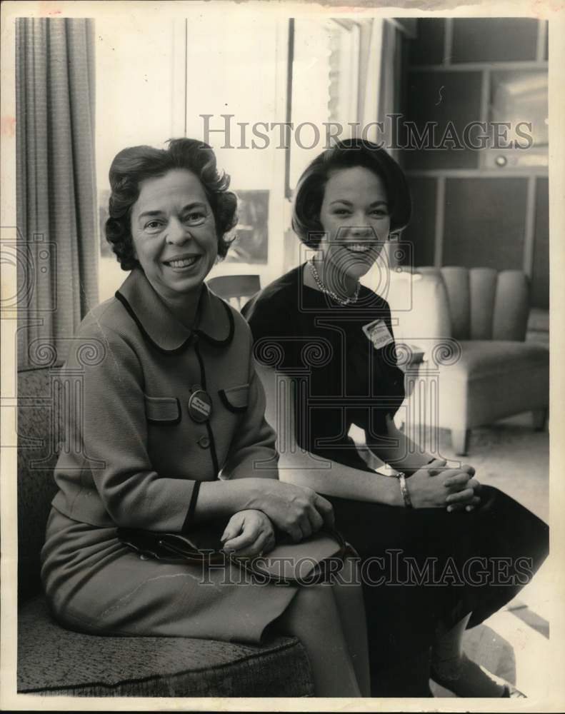 1962 Kappa Alpha Theta Alumnae's Mrs. Knickerbocker, Carroll Gordon-Historic Images