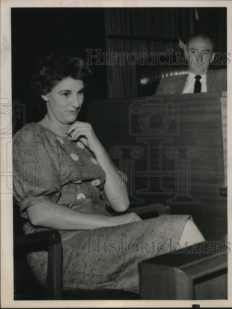 1960 Mrs. Bernice Kersh in in court over child custody-Historic Images