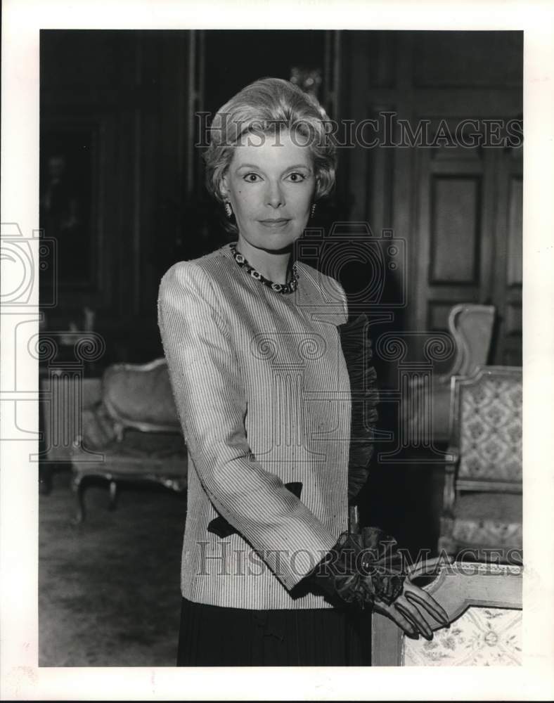 1984 Socialite and civic leader Lollie Lowe poses.-Historic Images