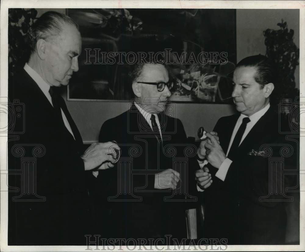 1963 Press Photo Dr. Jose Mora with Ben A. Lipshy at presentation ceremony- Historic Images