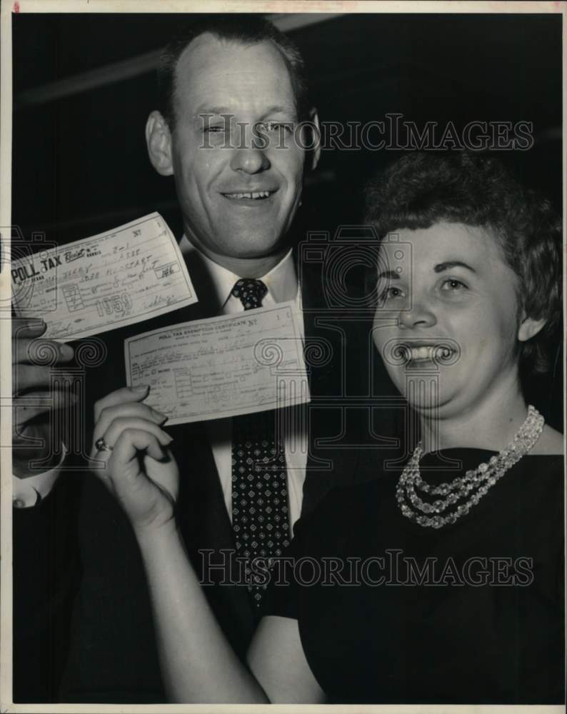 1959 Press Photo Democratic Chairman and Mrs. Jerry McAfee pays poll taxes- Historic Images