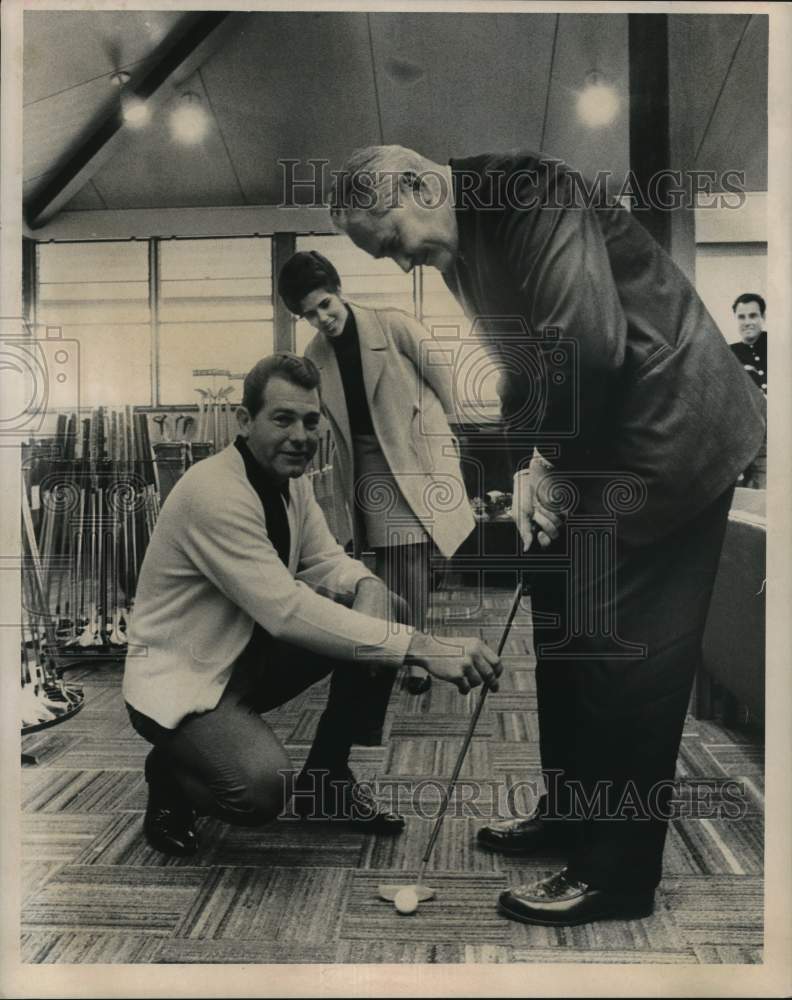 1968 Press Photo Bill Swanson tries gold club by Mr. and Mrs. Nat Johnson- Historic Images