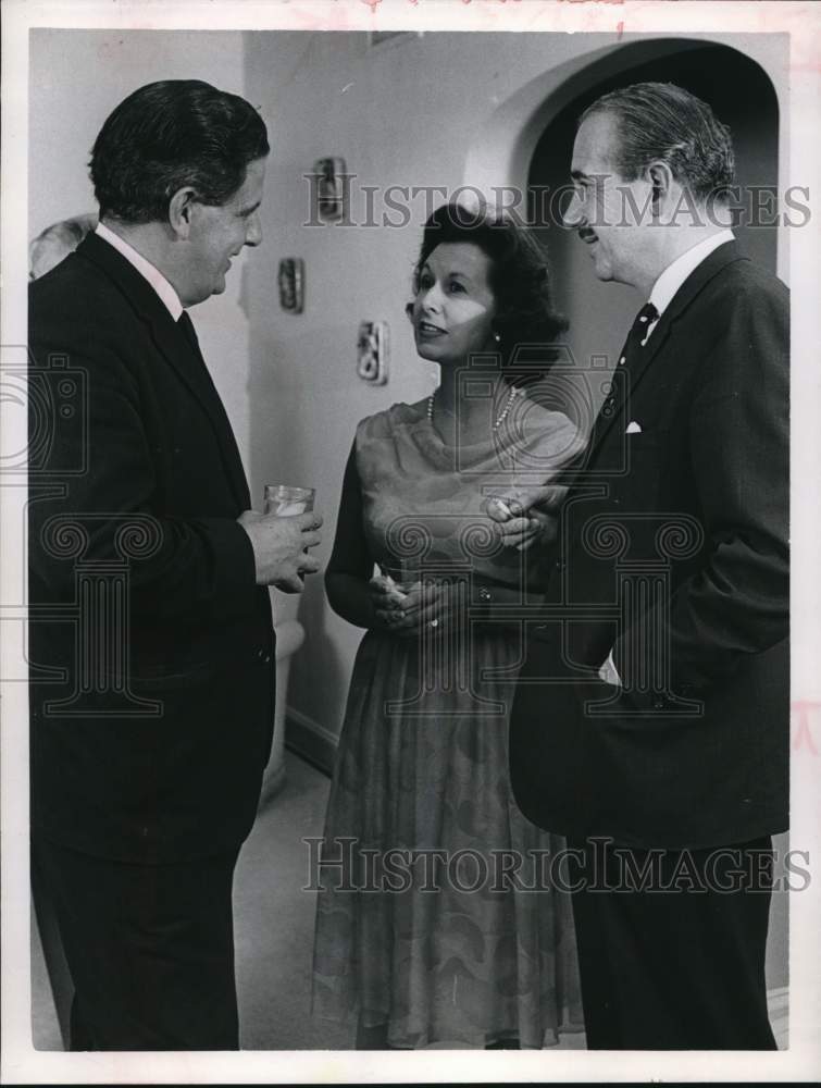 1965 Press Photo British Consul-General and Mrs. Gerald Simpson hosting a party - Historic Images