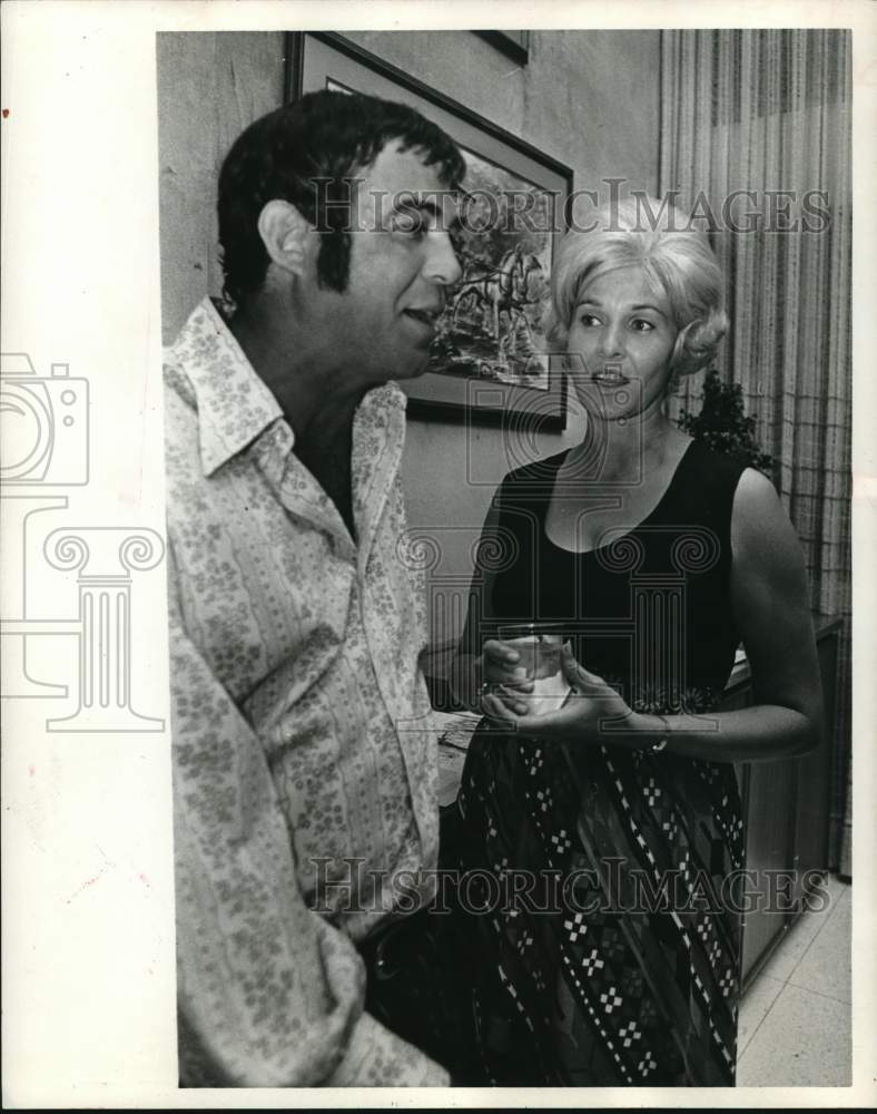 1972 Press Photo Author Giles Tippette and wife attend party given by The Minns. - Historic Images