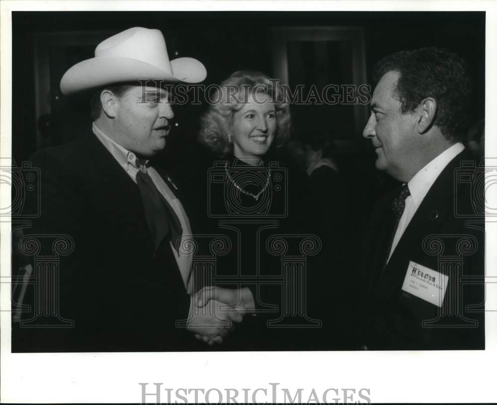 1988 Press Photo Frank &amp; Janice Melcher with Rep. Rene Bendana at Astro Village- Historic Images