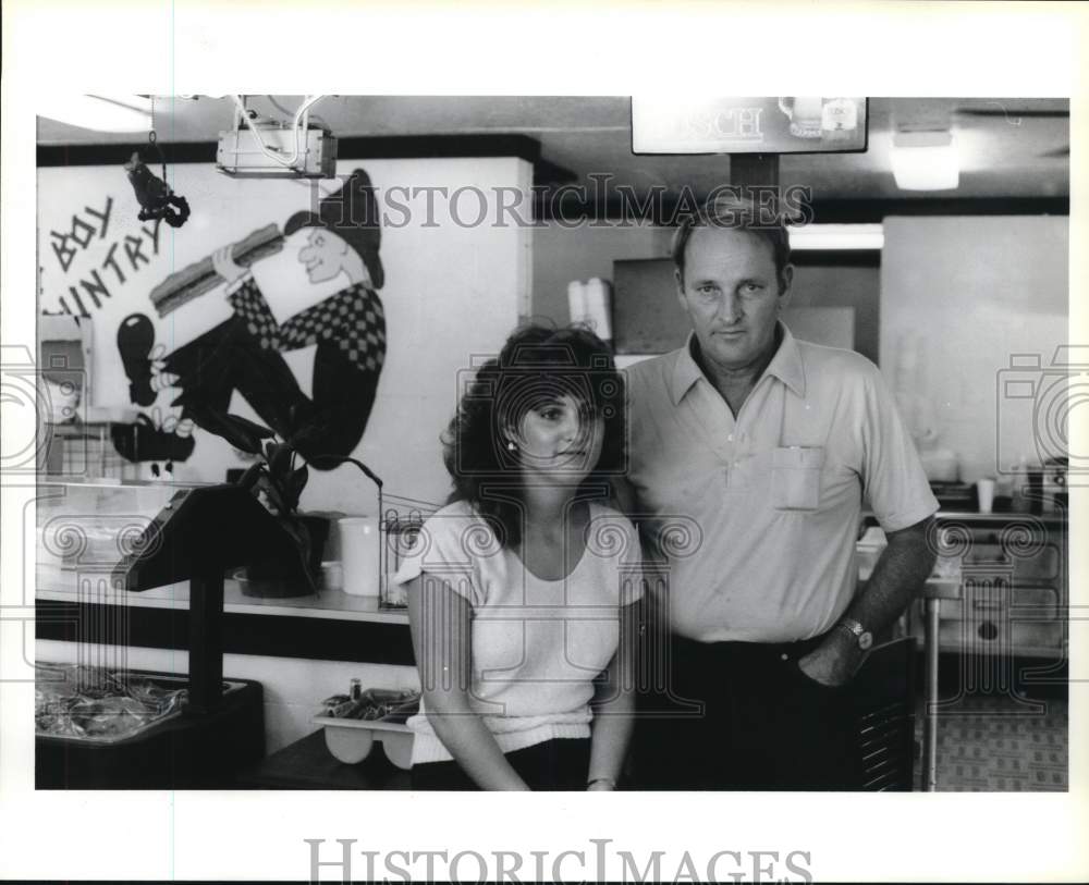 1986 Press Photo Rhonda Self and Donald Vance in restaurant - hcb46335- Historic Images