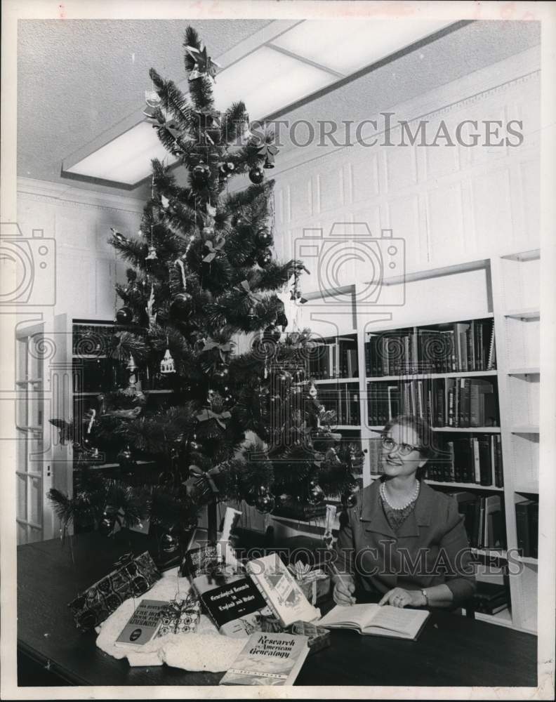 1968 Press Photo Mrs. Raymond Ulman at Genealogical Research Center - hcb46929 - Historic Images