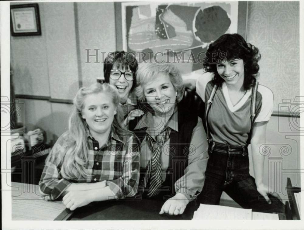 Press Photo Nancy Cartwright, Deena Freeman, Doris Roberts & Lisa Freeman on TV- Historic Images