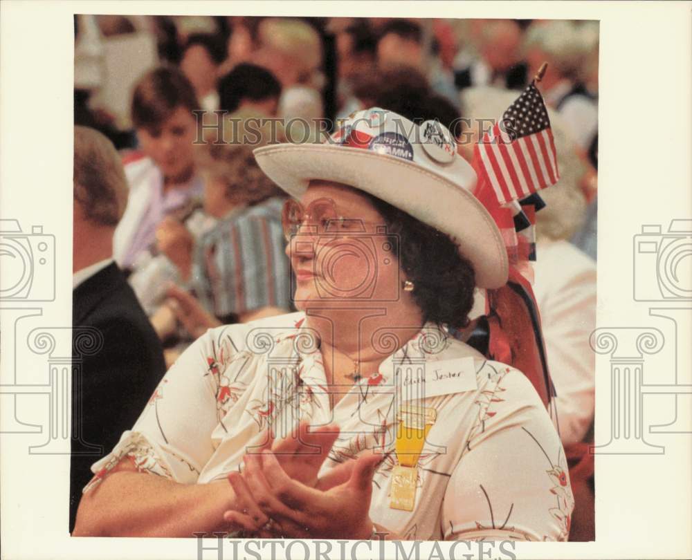 1985 Press Photo Houston delegate applauding at Republican National Convention.- Historic Images