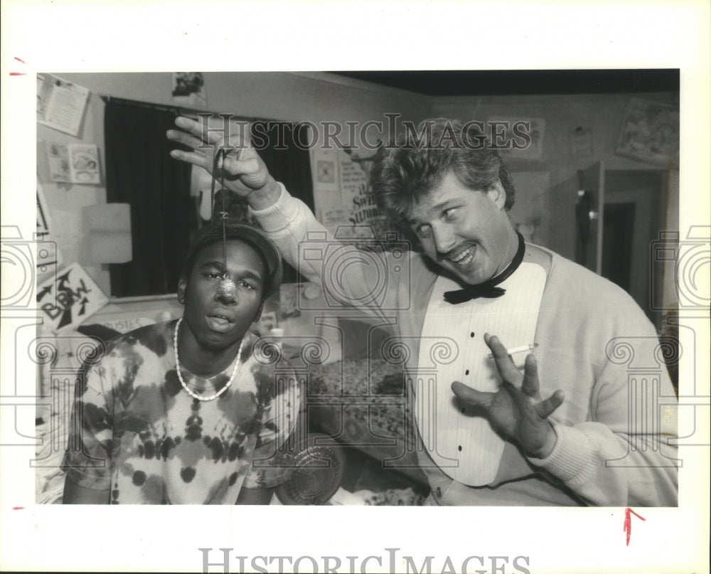 1992 Press Photo Eric James and Wade Huggins perform play at Curtains in Houston - Historic Images