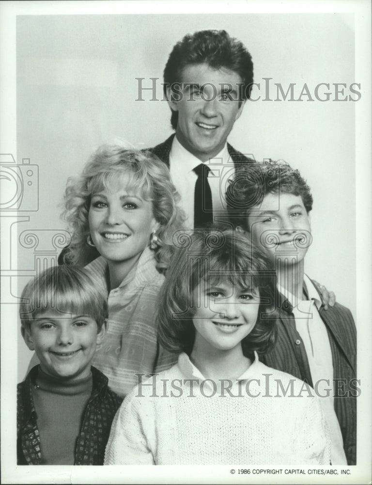 1986 Press Photo Cast of ABC Television's TV comedy "Growing Pains" - hcp00784 - Historic Images