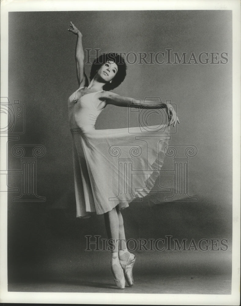 Press Photo Virginia Johnson performs in &quot;Holberg Suite&quot; - hcp01088 - Historic Images