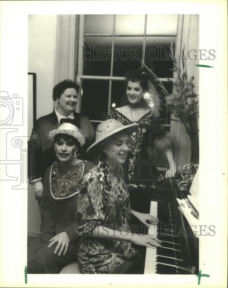1987 Press Photo "Singing Birds" at Contemporary Arts Museum in Houston - Historic Images