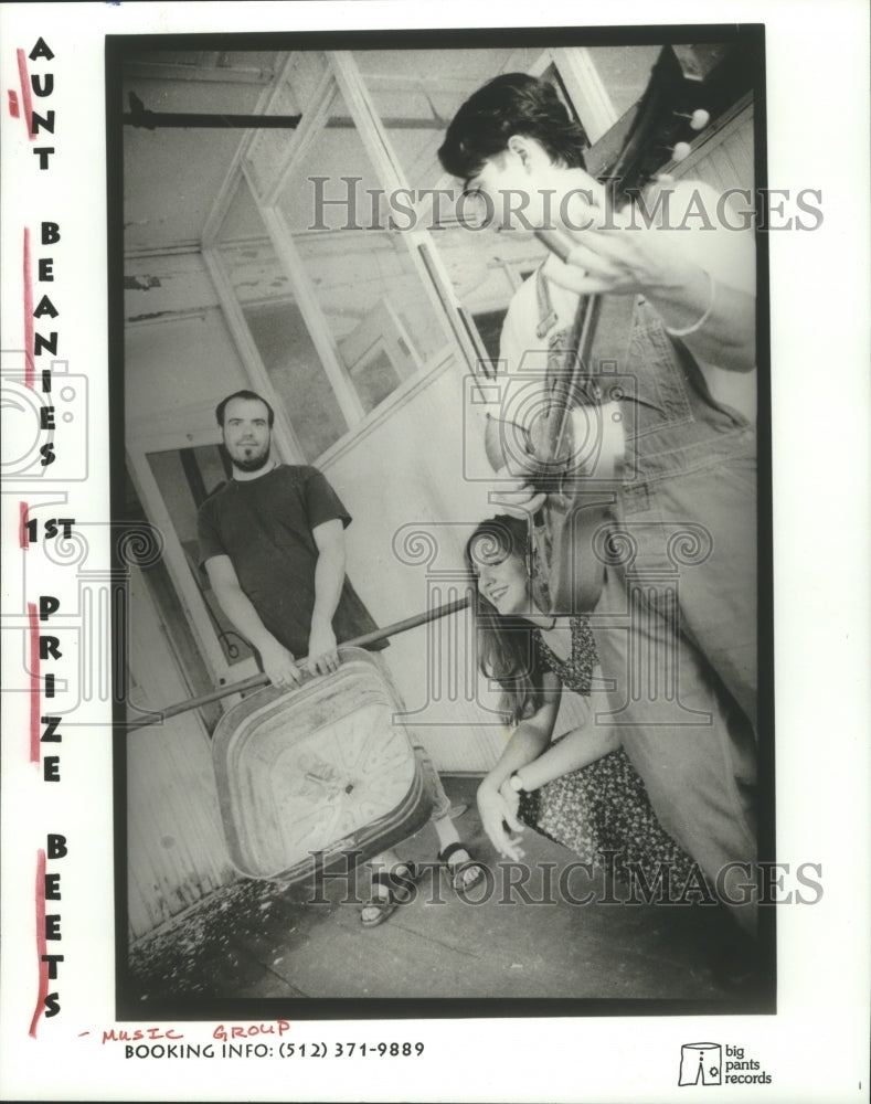 1995 Press Photo Aunt Beanies 1st Prize Beets music group - Historic Images