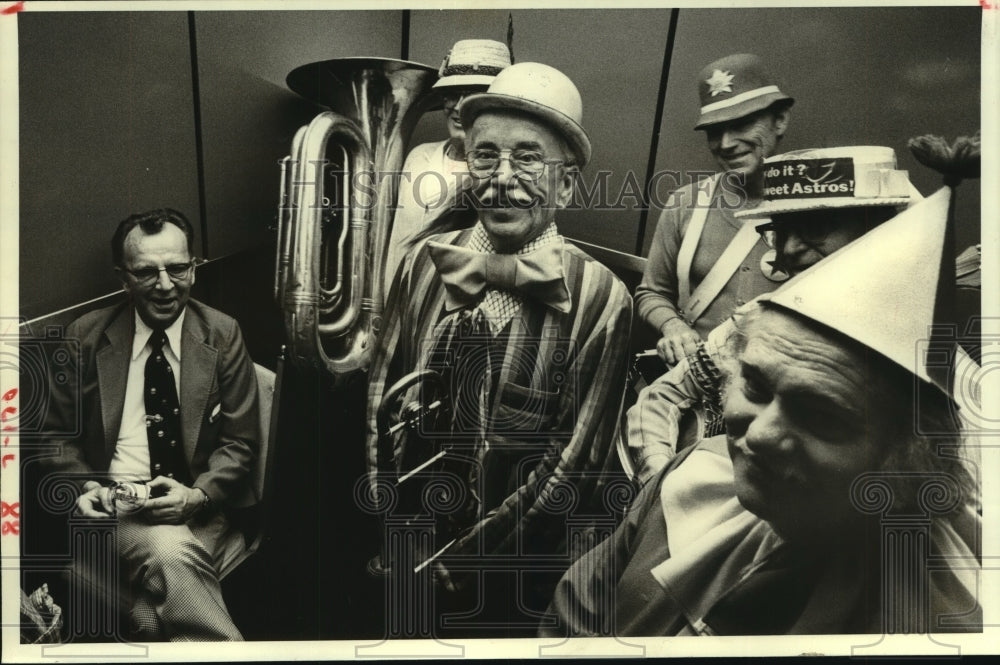 1980 Press Photo Members of the music group Astronuts in an elevator - hcp01582- Historic Images