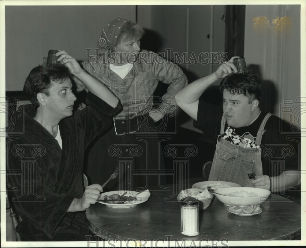 1995 Press Photo Cast of the play The Foreigner, Actors Theatre of Houston - Historic Images