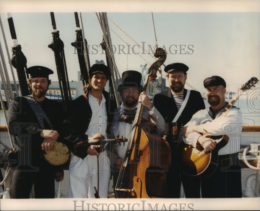 1997 Press Photo Members of the entertainment group Flying Fish Sailors - Historic Images