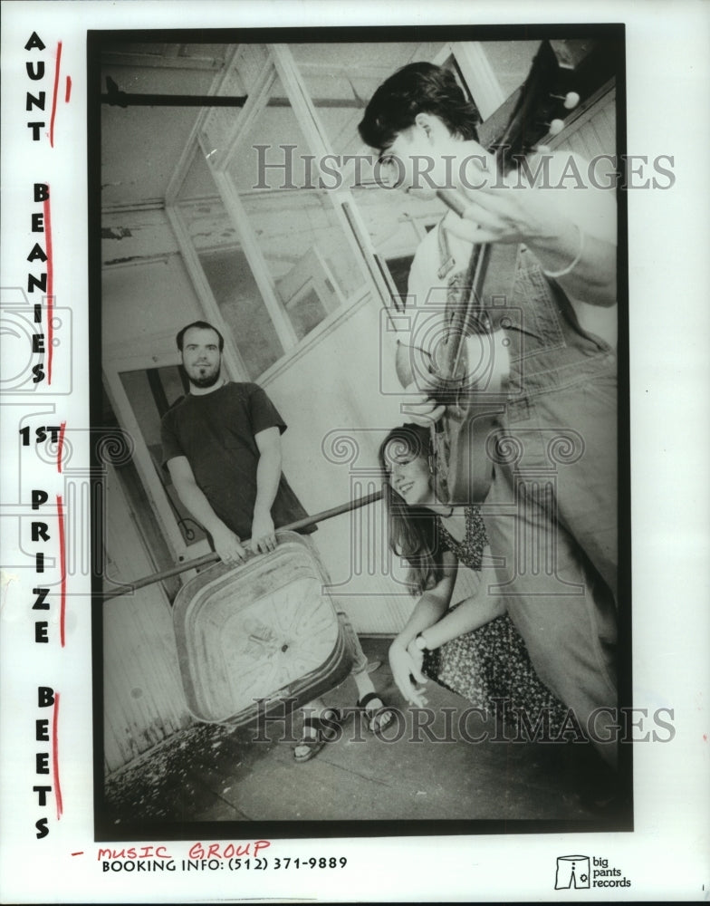 1996 Press Photo Aunt Beanies 1st Prize Beets music group. - Historic Images