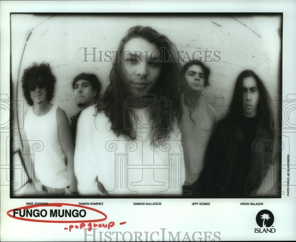 1992 Press Photo Members of the pop group Fungo Mungo - Historic Images