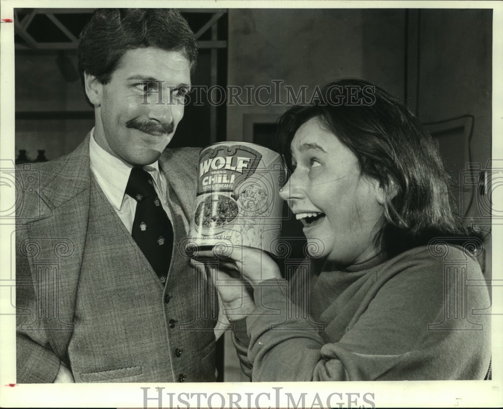 1986 Press Photo Mark Albright and Glady Getschmann act in Luna Vista play- Historic Images