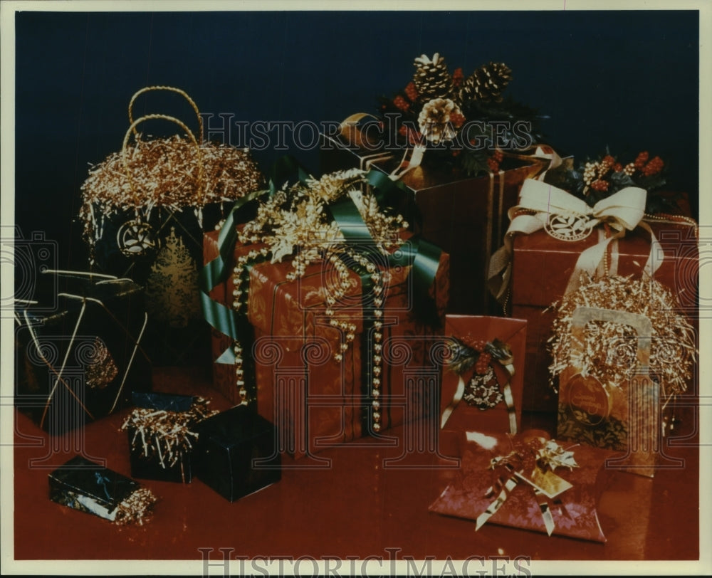 1989 Press Photo Fancy wrapped Christmas presents. - hcp02941- Historic Images