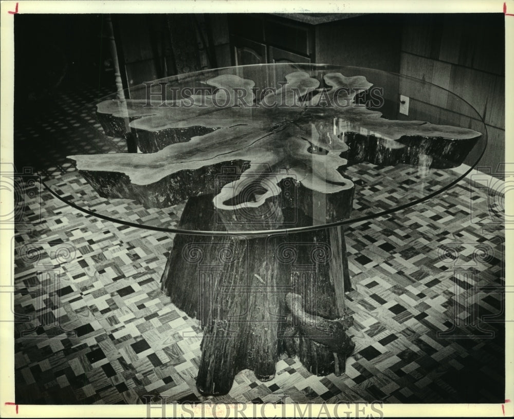 1979 Press Photo Furniture of glass coffee table made from fallen trees.- Historic Images