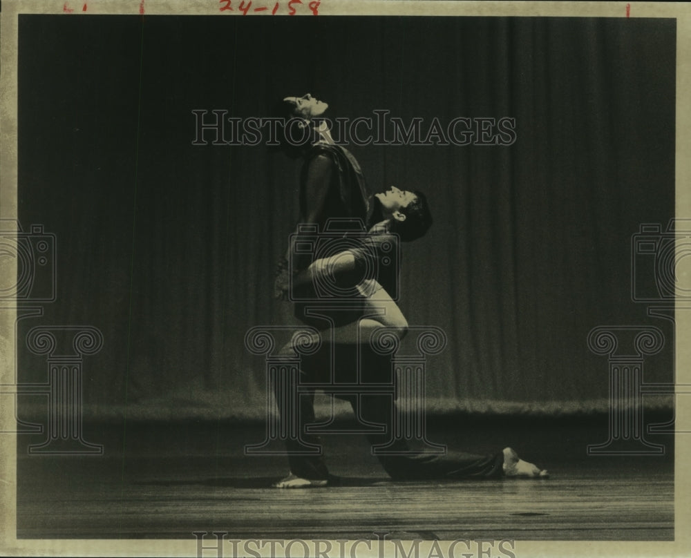 1984 Press Photo Farrell Dyde Dance Theater &quot;Christian Zeal&quot; Production- Historic Images