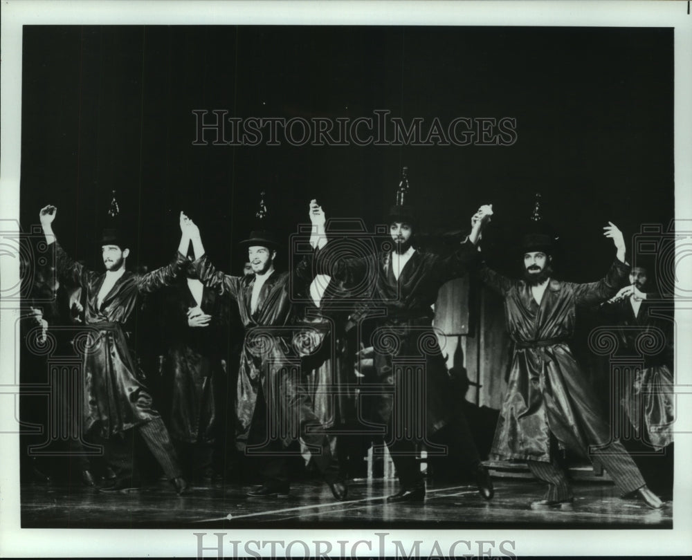 1989 Press Photo National Touring Company performs dance for &quot;Fiddler on Roof&quot;- Historic Images