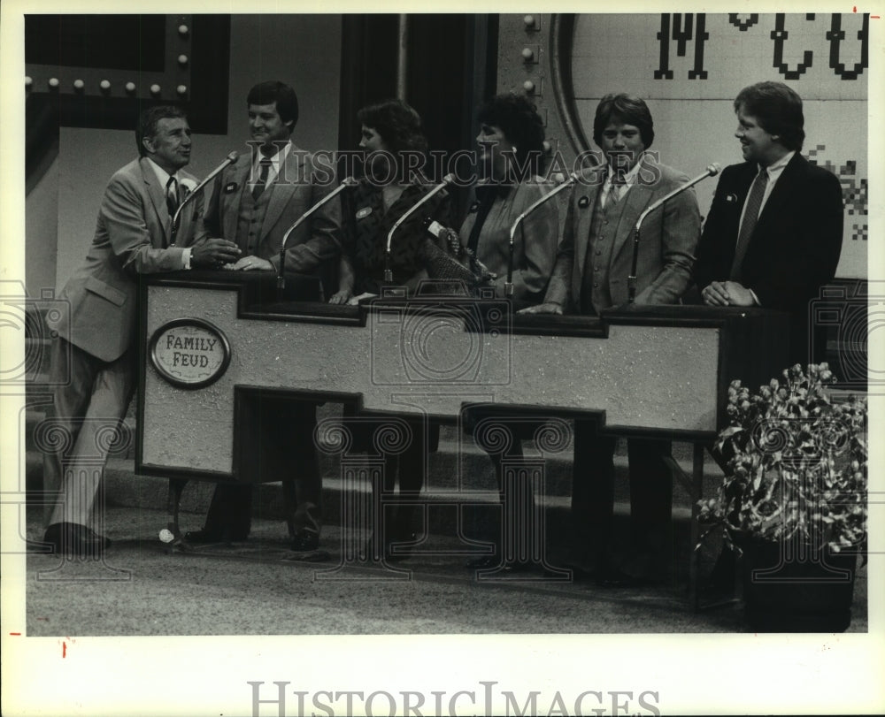 1983 Press Photo The McCord family competes on Family Feud television program- Historic Images