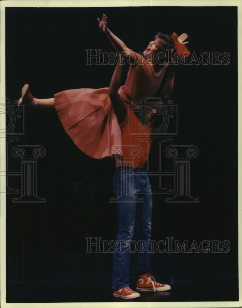 1992 Press Photo Members of the Chrysalis Dance Company perform dance- Historic Images