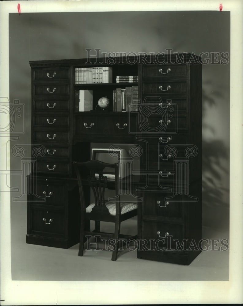 1990 Press Photo Part of Hekman&#39;s handsome home office furniture system- Historic Images