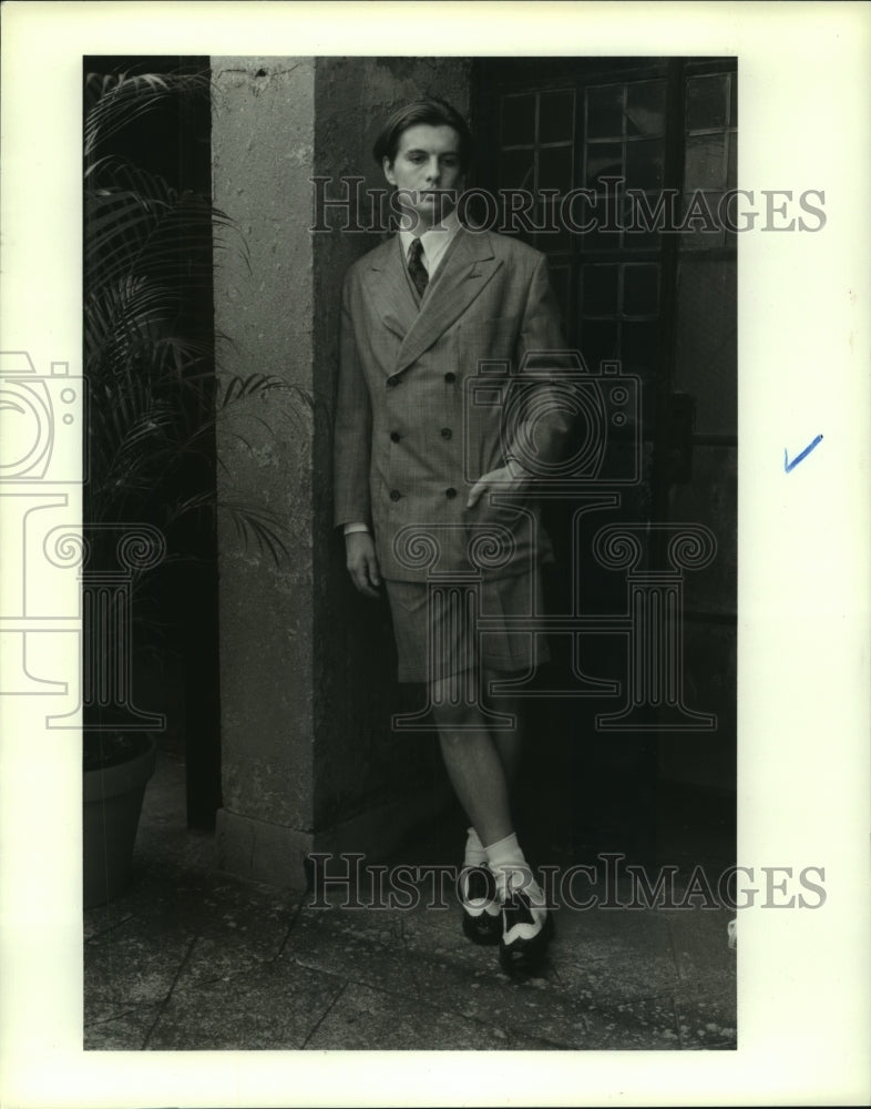 1989 Press Photo Model in Katharine Hamnett&#39;s Eton-look suit with jacket, shorts- Historic Images