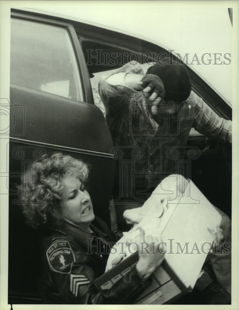 1986 Press Photo Bruce Weitz &amp; Betty Thomas star in &quot;Hill Street Blues&quot;.- Historic Images