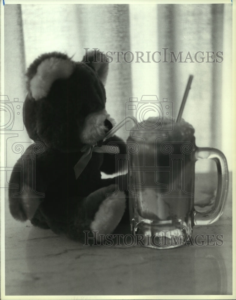 1987 Press Photo Root beers will benefit Gulf Coast Easter Seal in Houston area.- Historic Images