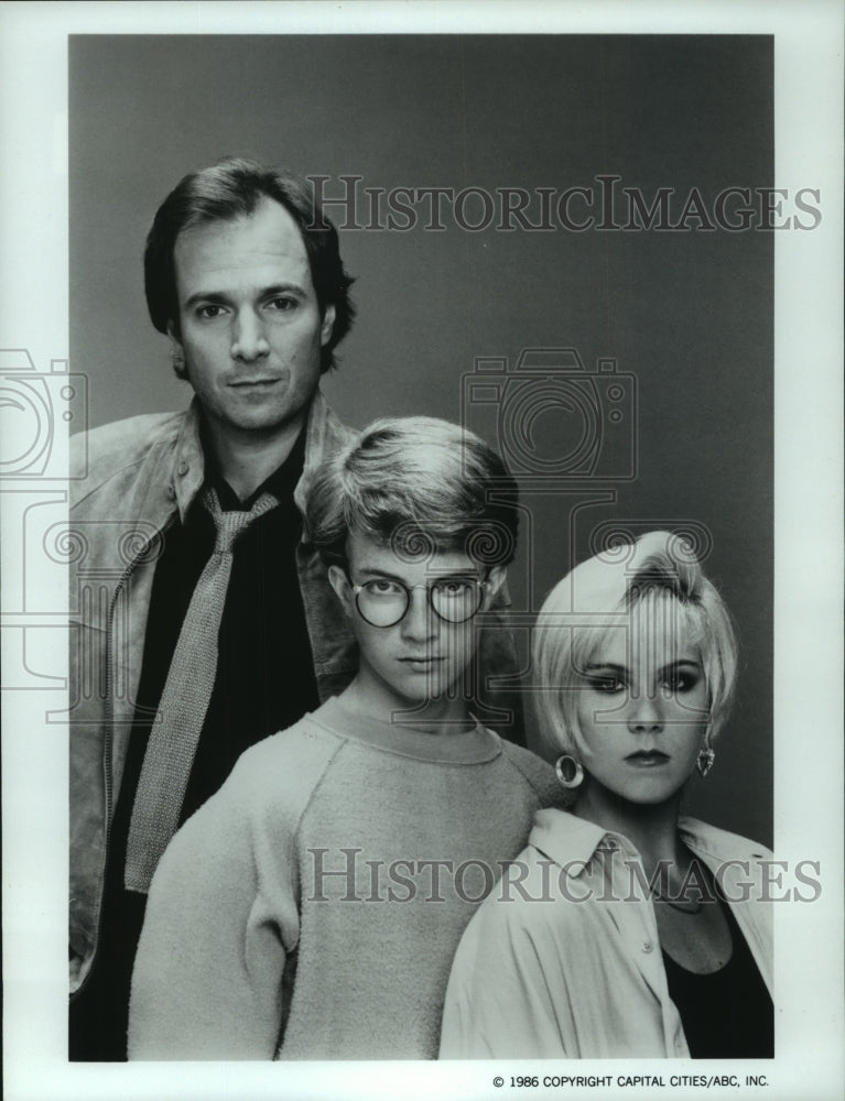 1986 Press Photo Robert Deisderio and his "children" in television series- Historic Images