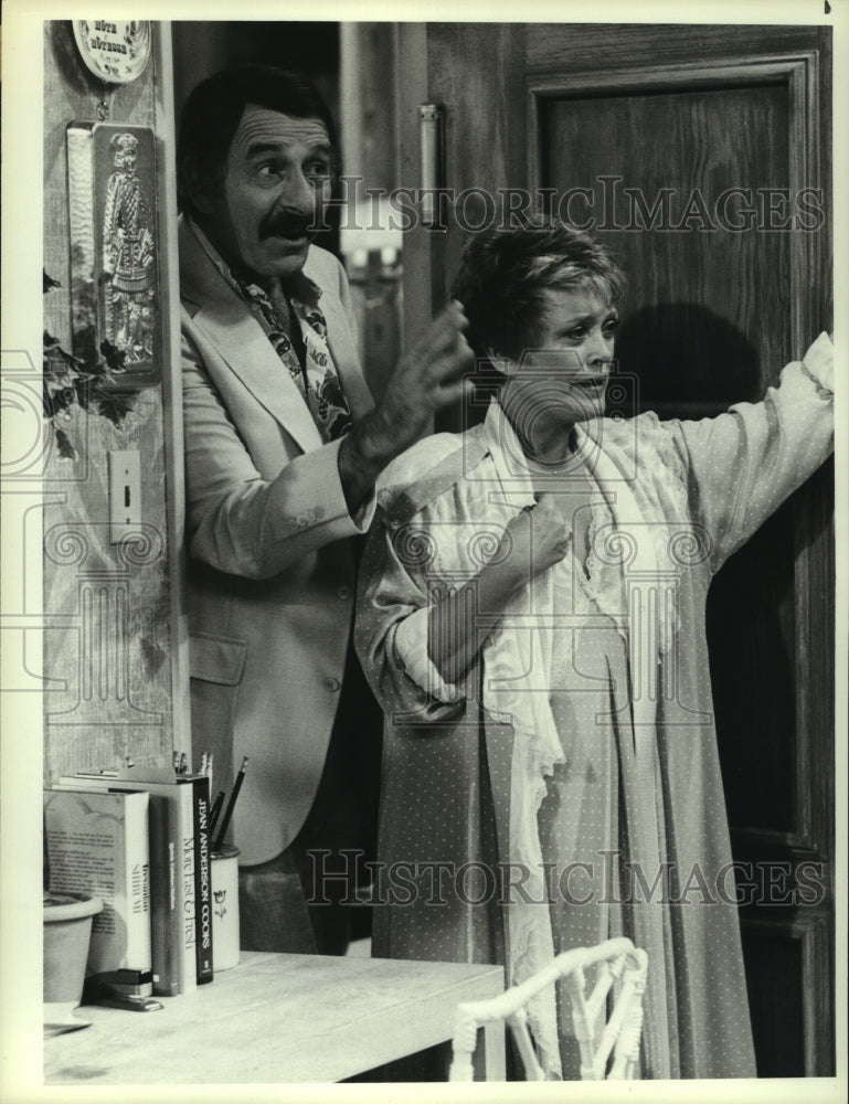 1986 Press Photo Rue McClanahan, Herb Adelman on &quot;The Golden Girls&quot; NBC TV Show- Historic Images