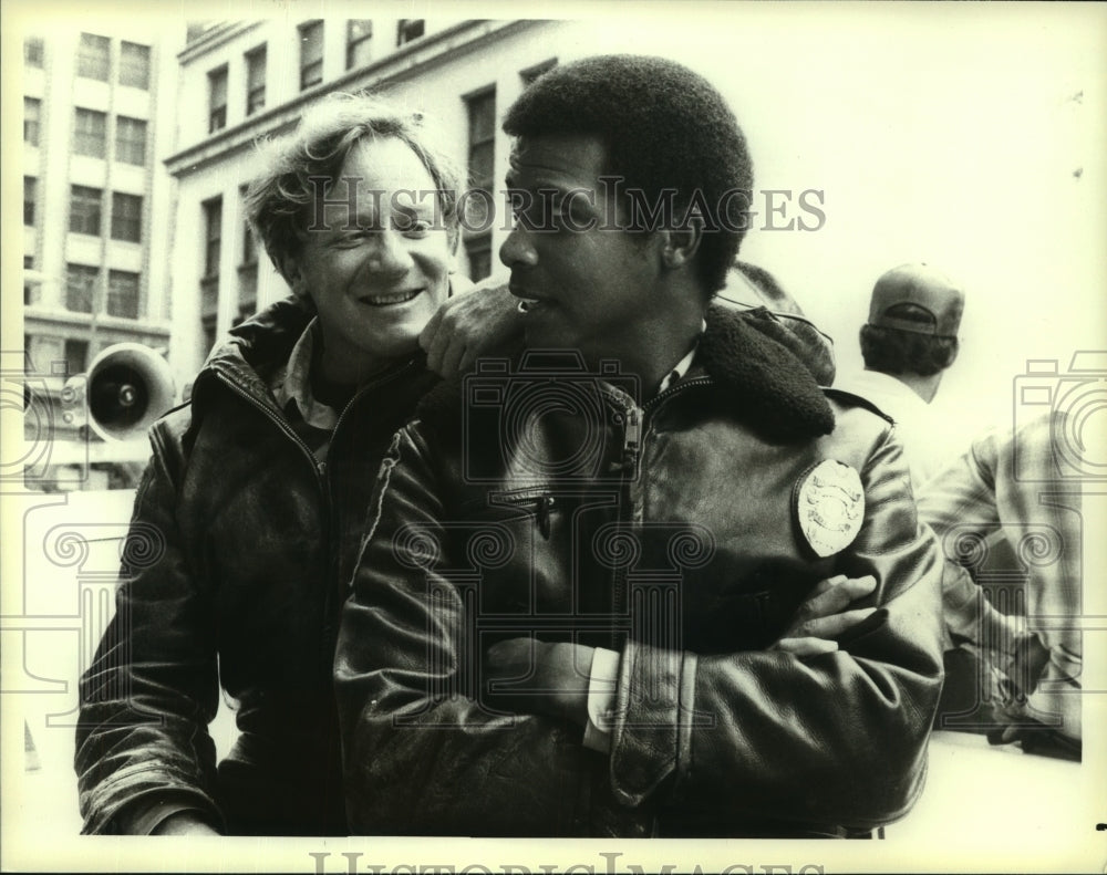 1983 Press Photo Charles Haid, Michael Warren star in NBC&#39;s &quot;Hill Street Blues&quot;- Historic Images