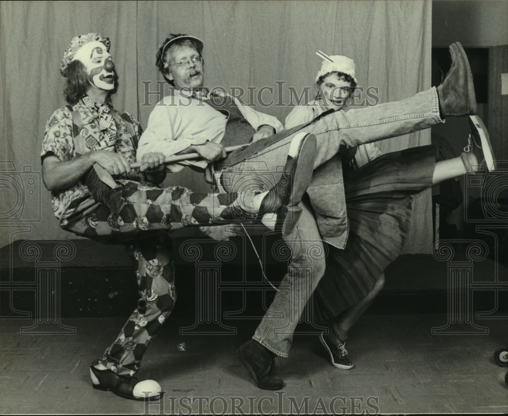 1981 Press Photo &quot;The Clown Who Ran Away,&quot; The Company Acting Troupe Production- Historic Images