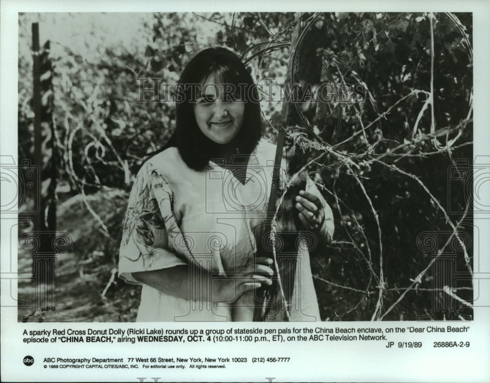 1989 Press Photo Actress Ricki Lake on &quot;China Beach&quot; ABC TV Series - hcp06876- Historic Images