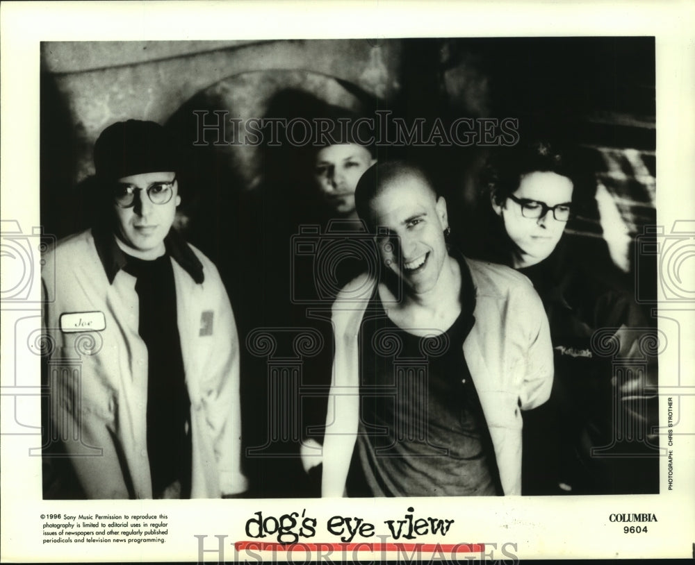 1996 Press Photo Dog&#39;s Eye View - members of the band - hcp07154- Historic Images