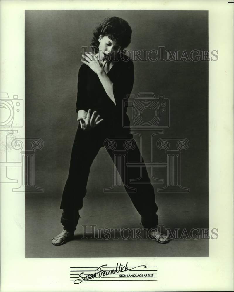 1984 Press Photo Susan Freundlich, sign language artist - hcp09151- Historic Images