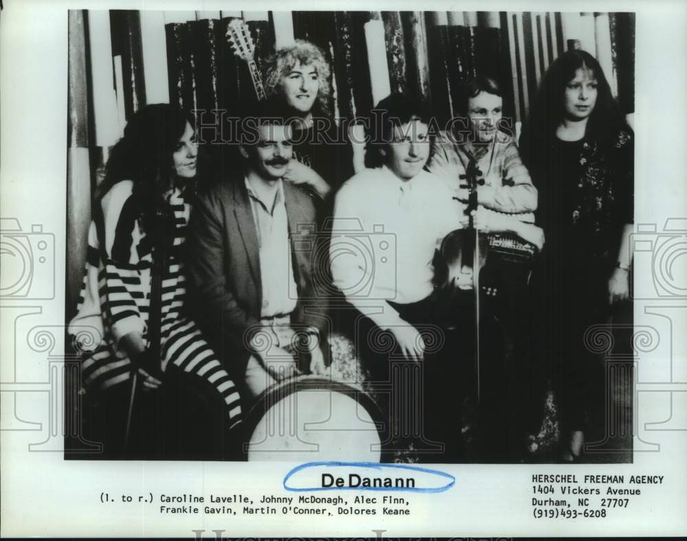 1987 Press Photo Members of the music group De Danann with instruments- Historic Images