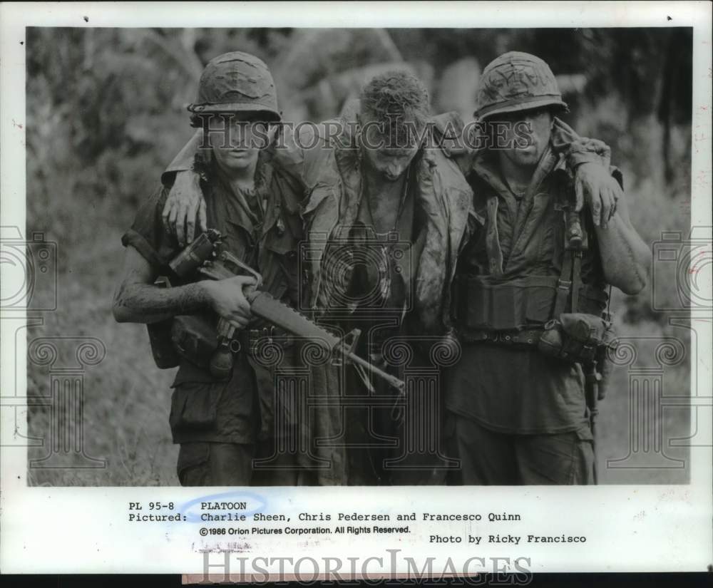 1986 Press Photo Charlie Sheen, Chris Pedersen and Francesco Quinn in &quot;Platoon&quot;- Historic Images